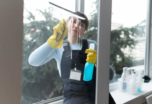 Nettoyage de vitres intérieures et extérieures à Mouy